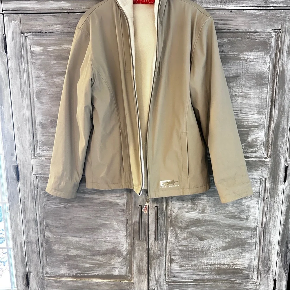 Free Country Tan Jacket. Never heard of this brand! Looked and wow REVERSAL. - Picture 4 of 6